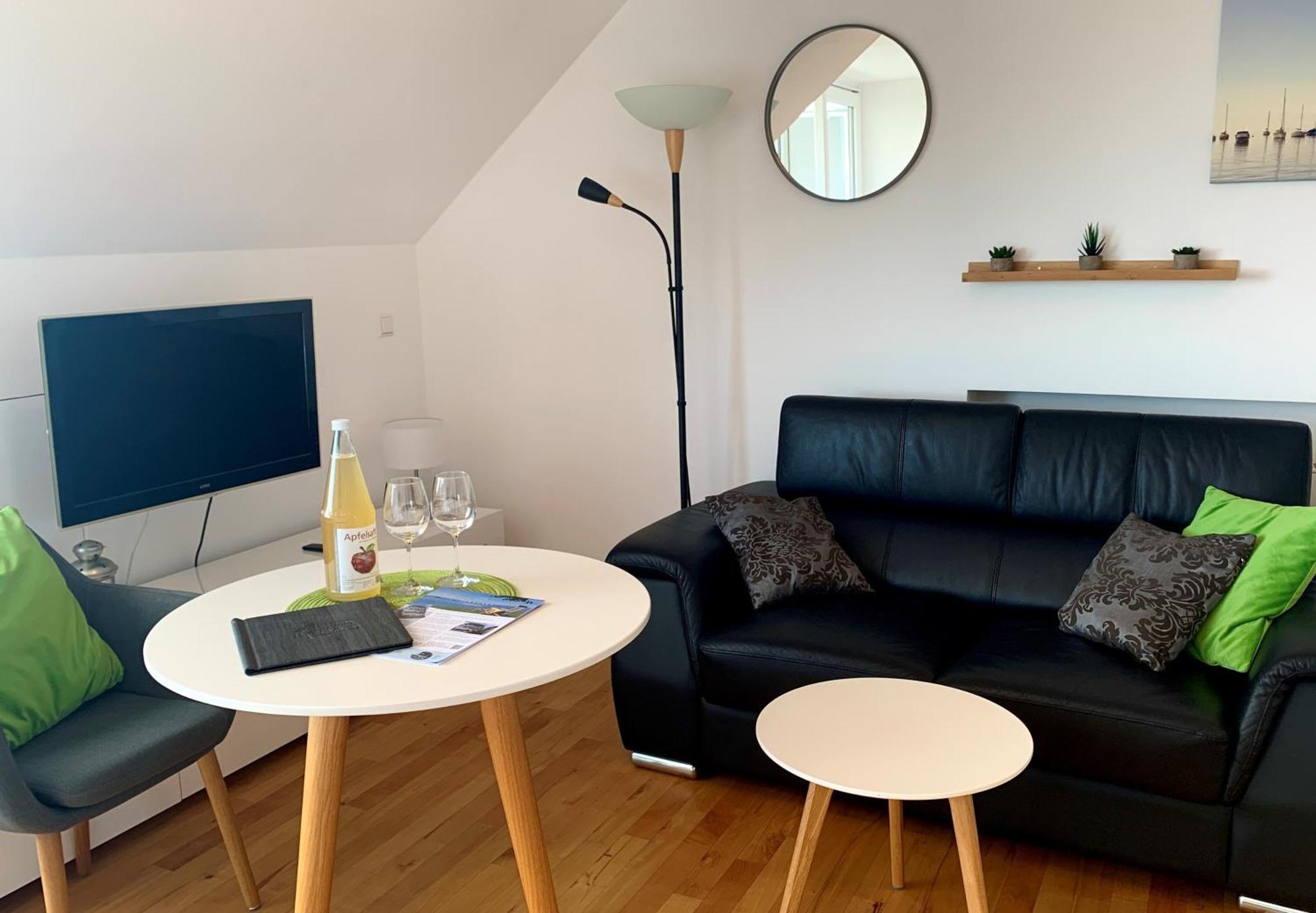 Ferienwohnungen Der Loewen Hagnau Room photo